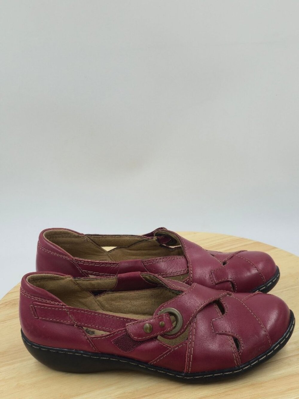 Clarks Women's Mary Jane Comfort Leather crossover shoes sz 7M